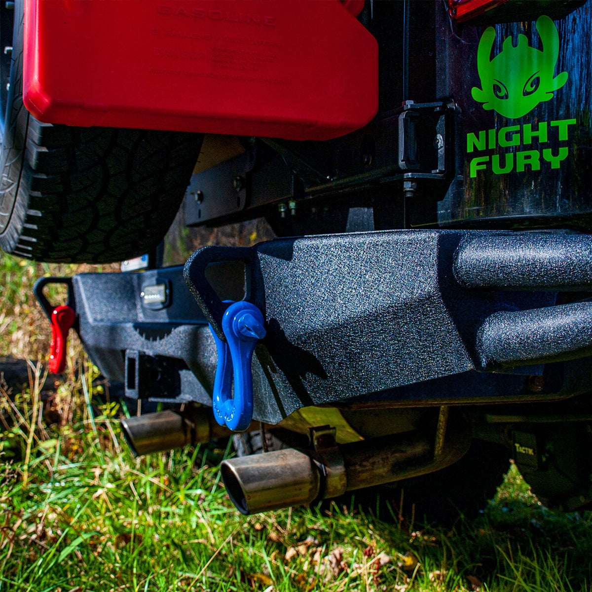 Blue and Red Shackle on the rear bumper of a Jeep Wrangler JK