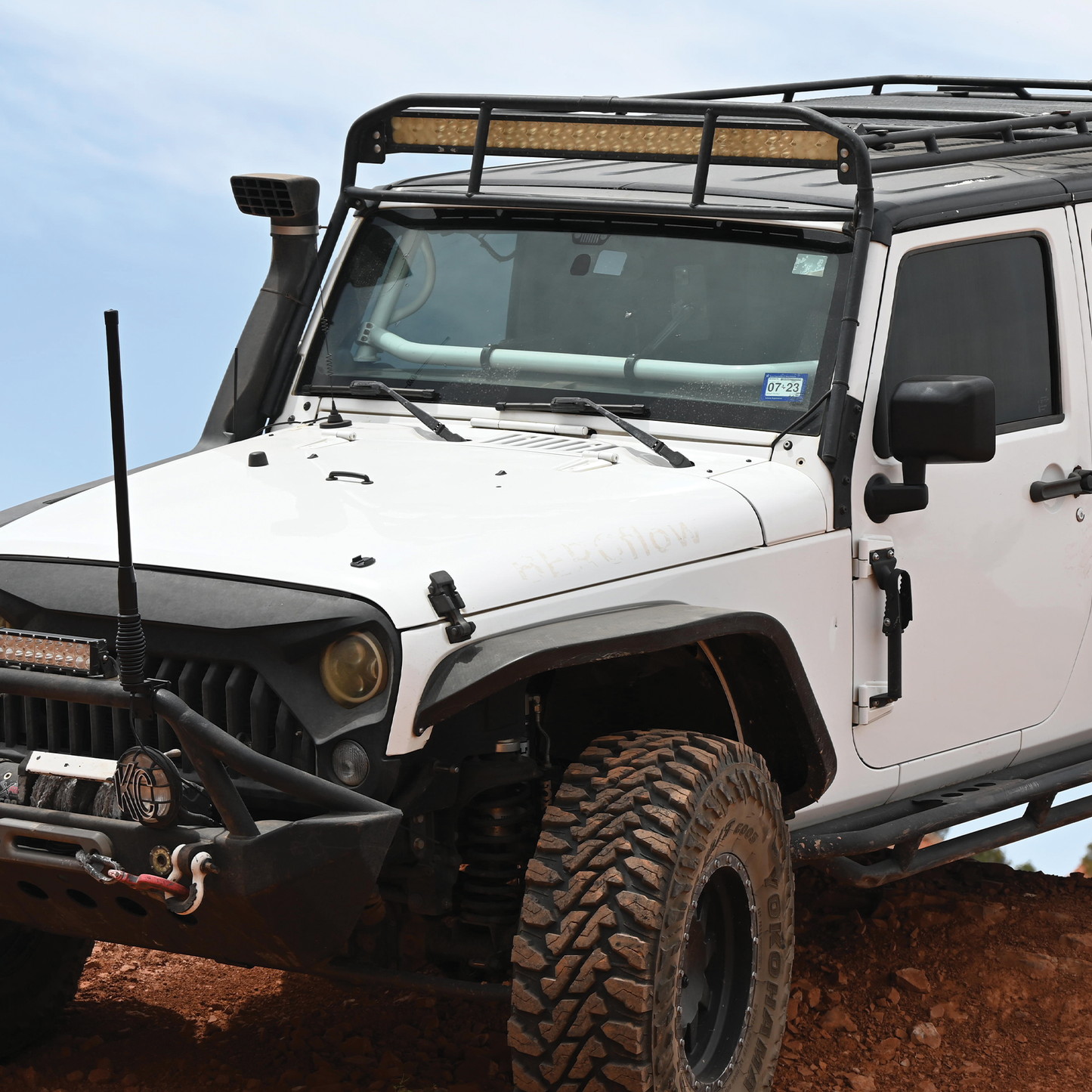 MXAT05 MicroMobile 3 dB Heavy-Duty Bull Bar Antenna | Highland