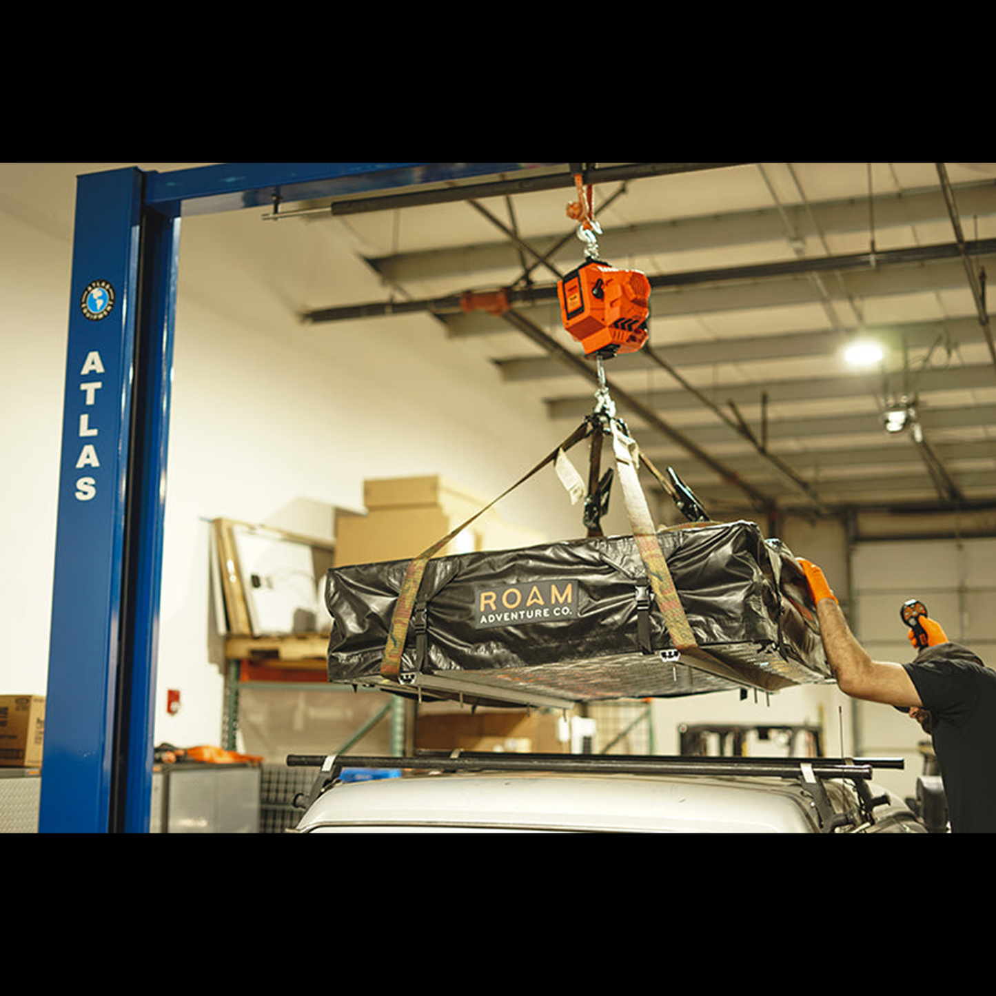 RHINO PULL 1000™ Portable Electric Winch