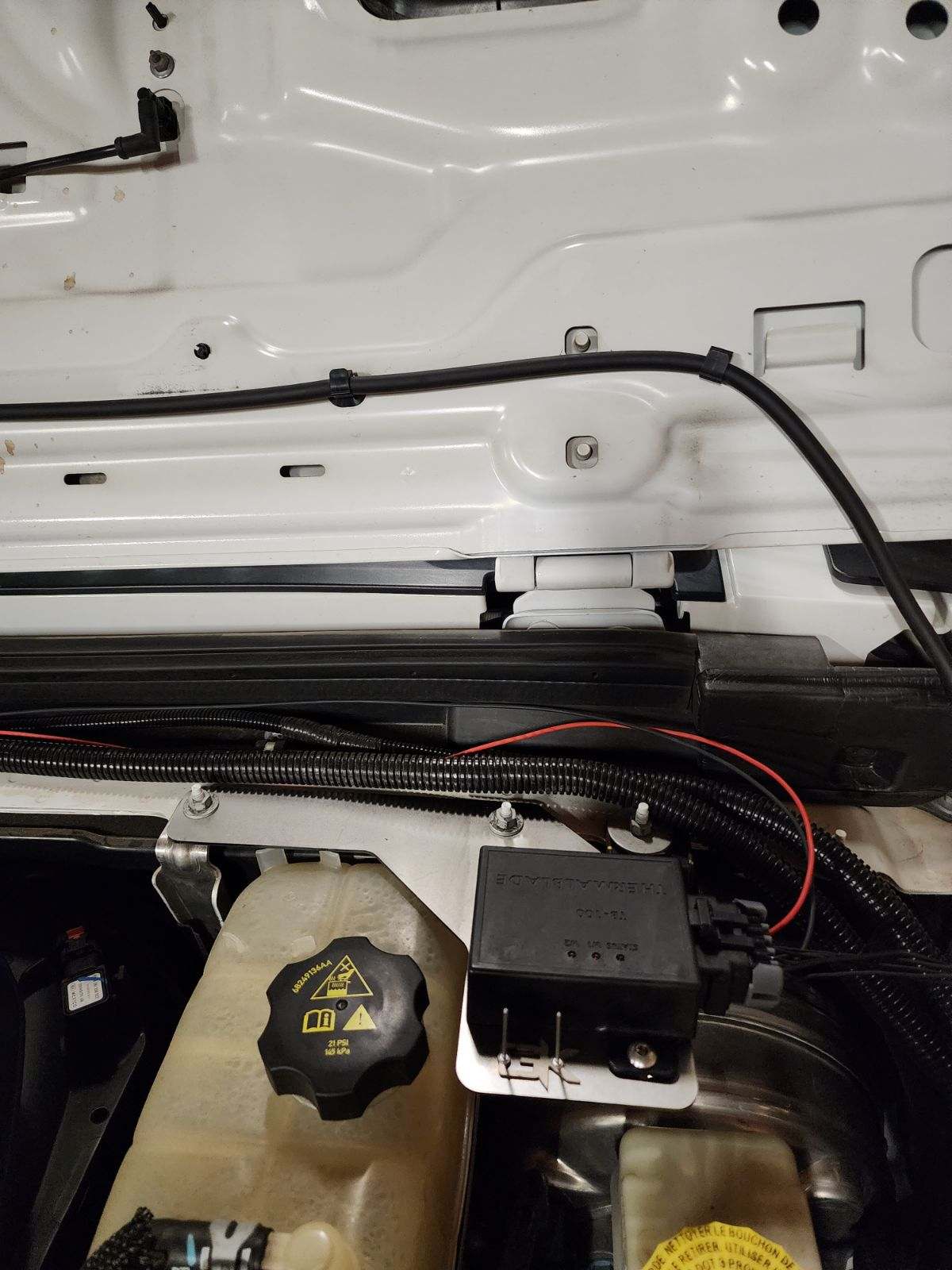 2018+ Jeep Wrangler JL and JT Heated Wiper Blades with Installation Brackets.